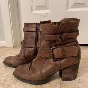 Naya Virtue Ankle Boot, size 5, barely worn